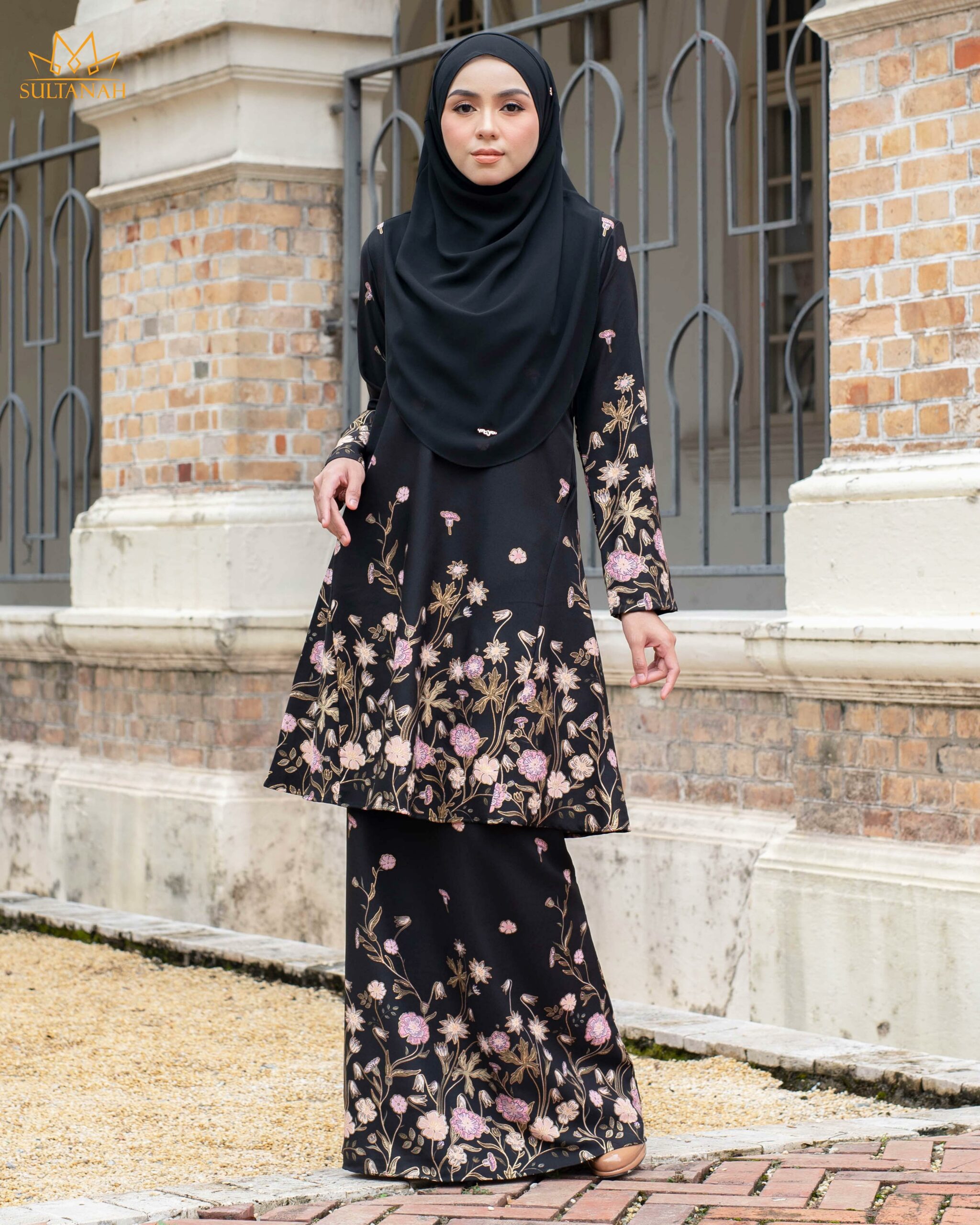 Baju Kurung Pahang Gold Line Raidah Matte Black The Sultanah